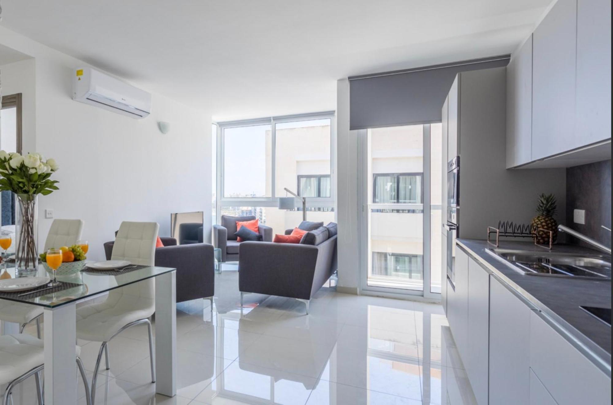 Saint Julian - Lovely Apartment With Terrace - Cityapartmentstay Saint Julian's 외부 사진